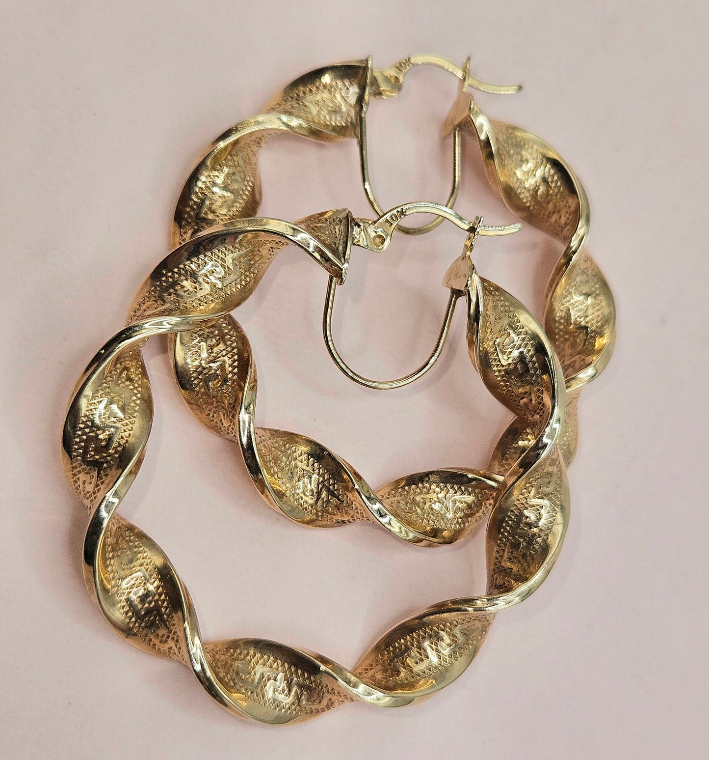 Twisted rings with Central Drawing