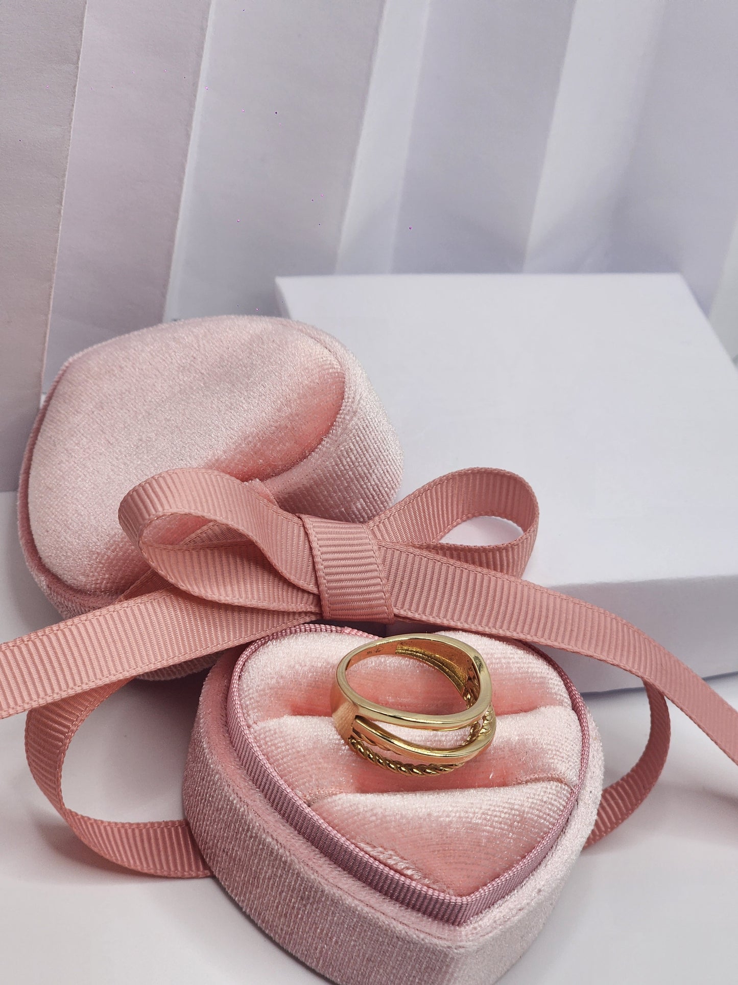 Plin Cross Ring whith Rope