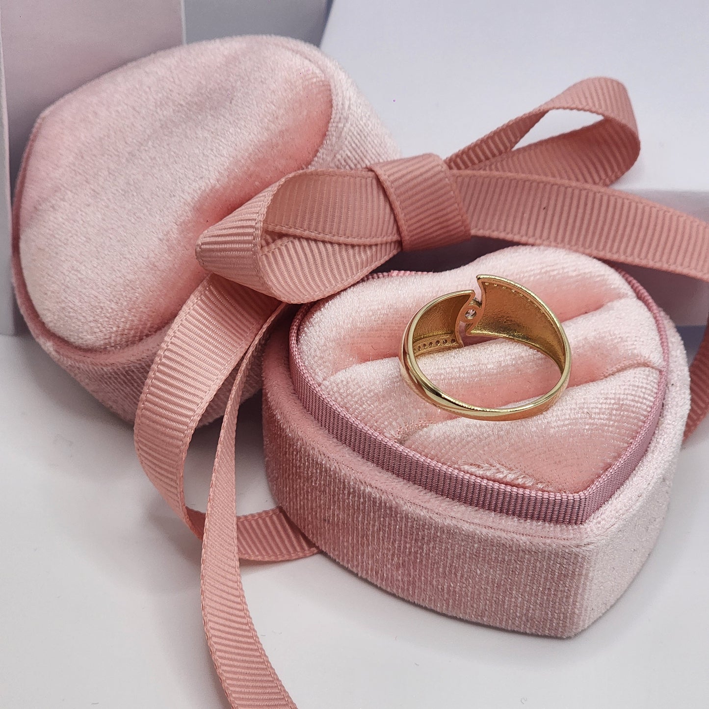 Galaxy ring with Central Zirconia