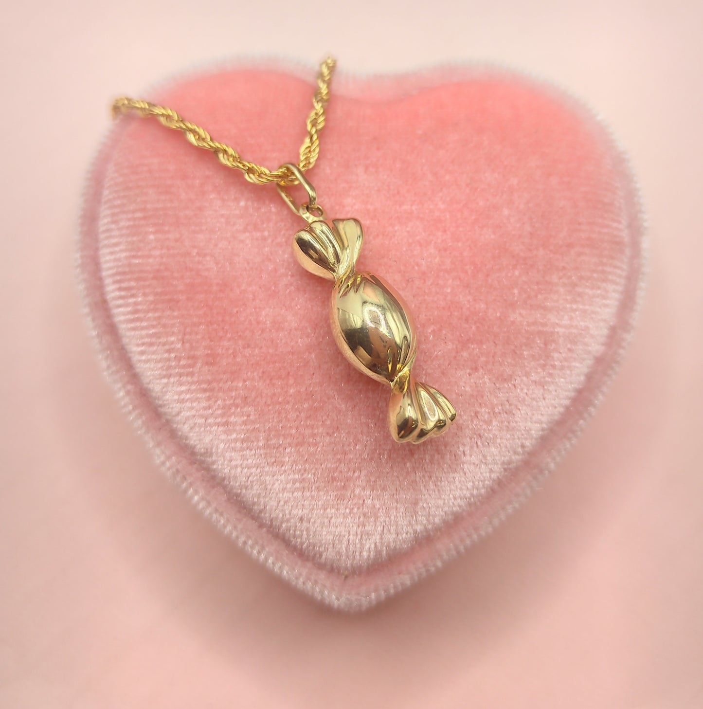 Cordon chain with candy pendant