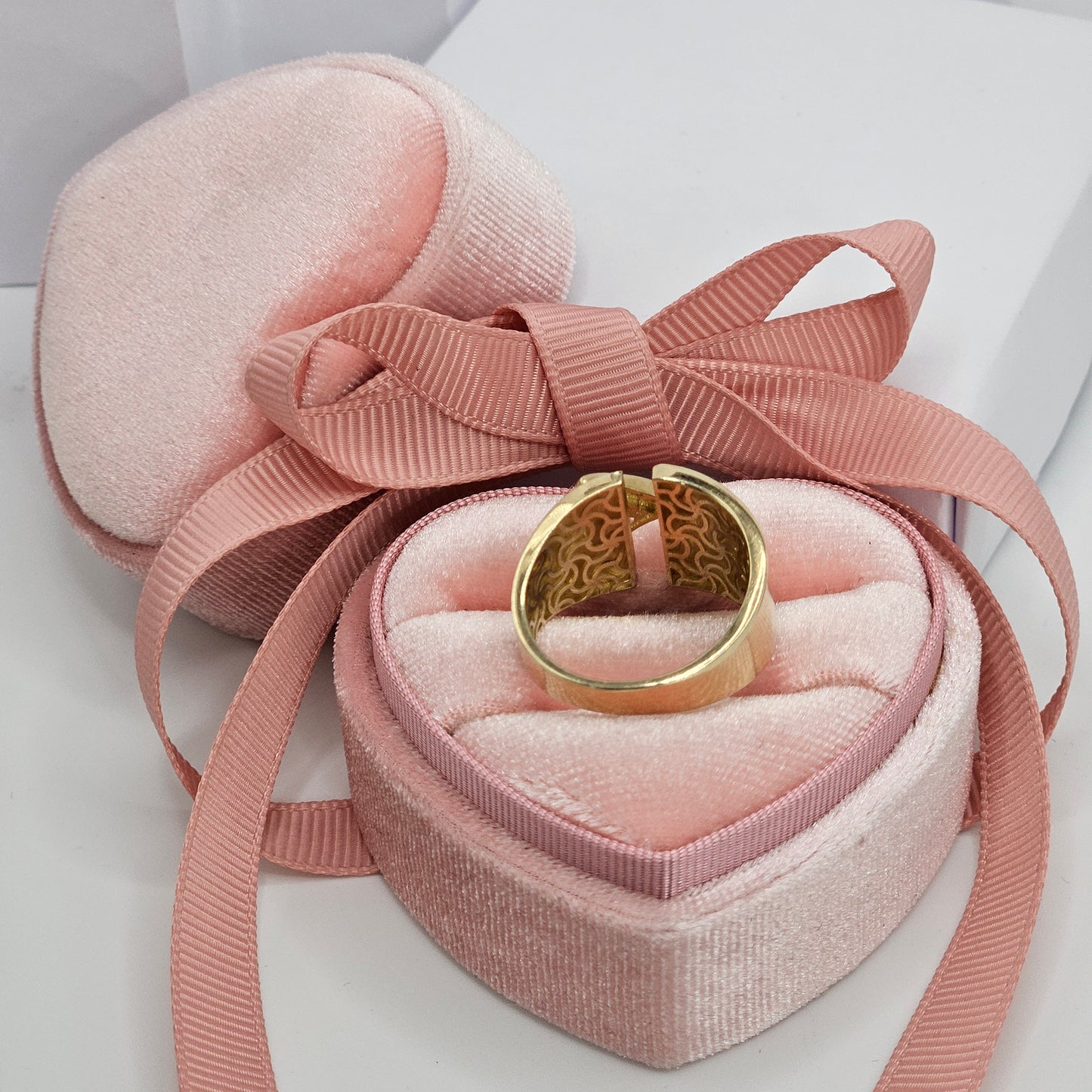 Cross Closure Ring