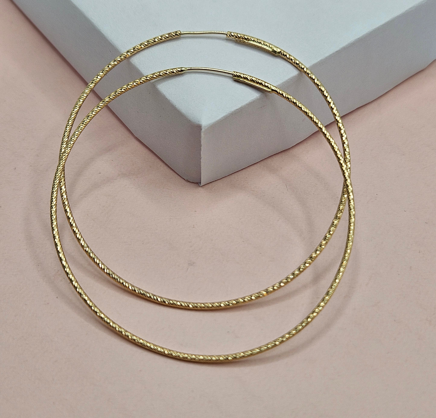 Thin Hoop Earing
