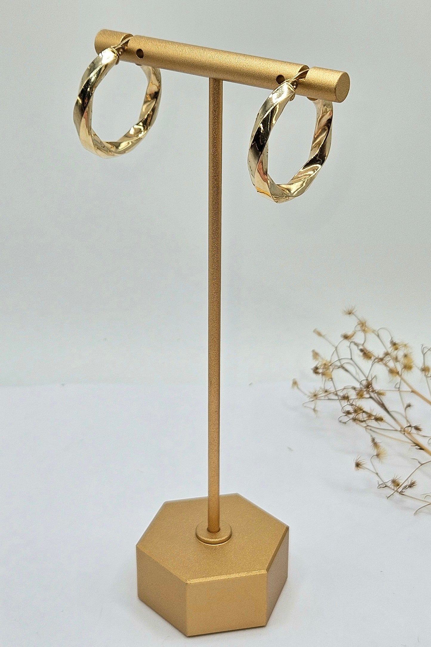 Thin Twisted Hoops