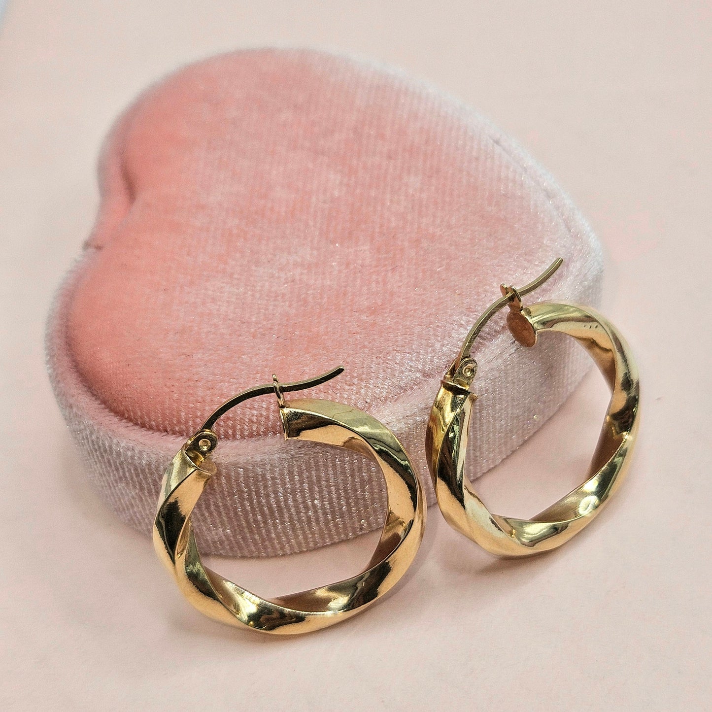 Thin Twisted Hoops