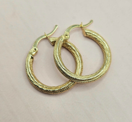 Simple Twisted Hoops