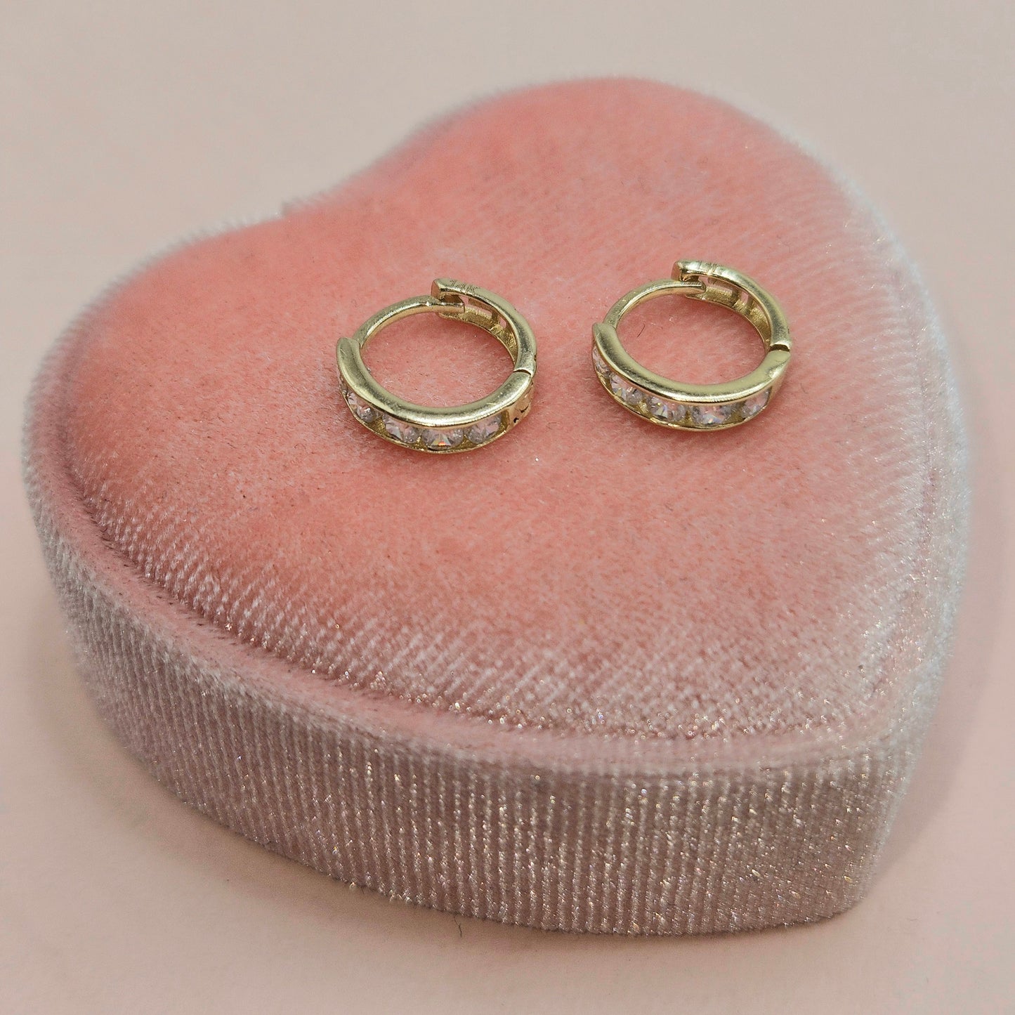 Small Hoops Central Stones