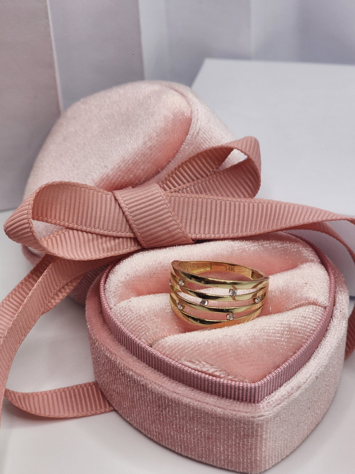 Four Row Ring with Dots