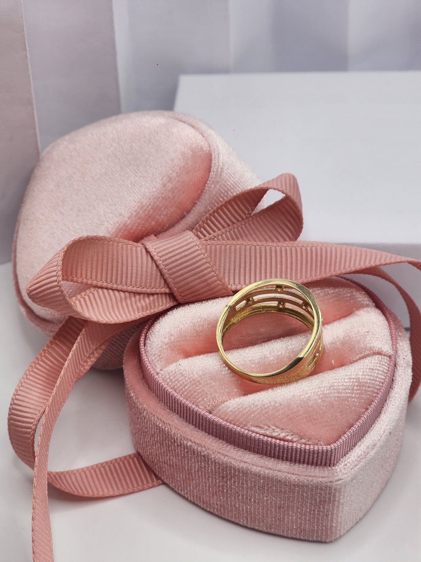 Four Row Ring with Dots