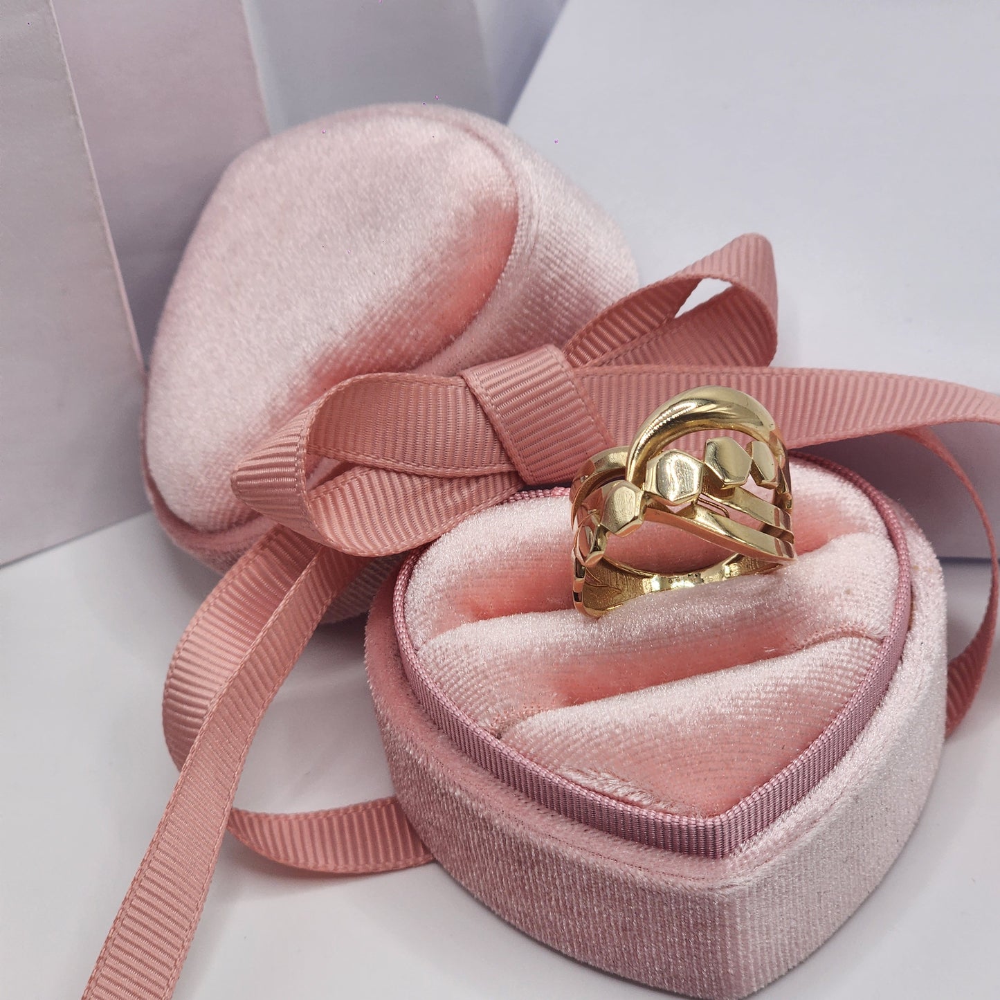 Crossed Ring with Hexagons