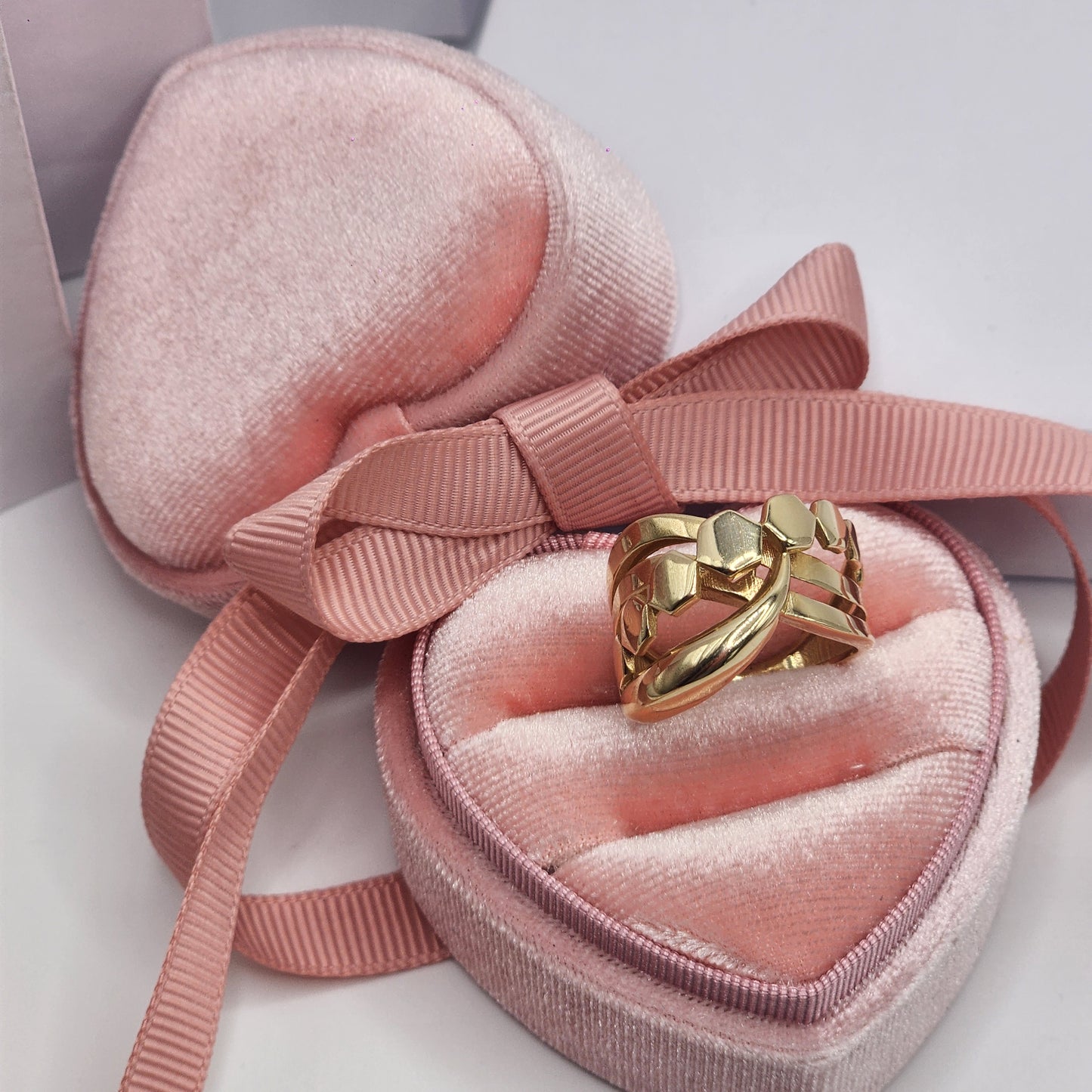 Crossed Ring with Hexagons