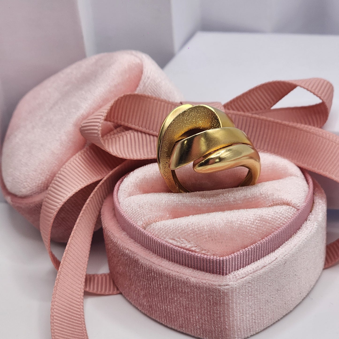Double Twisted Ring