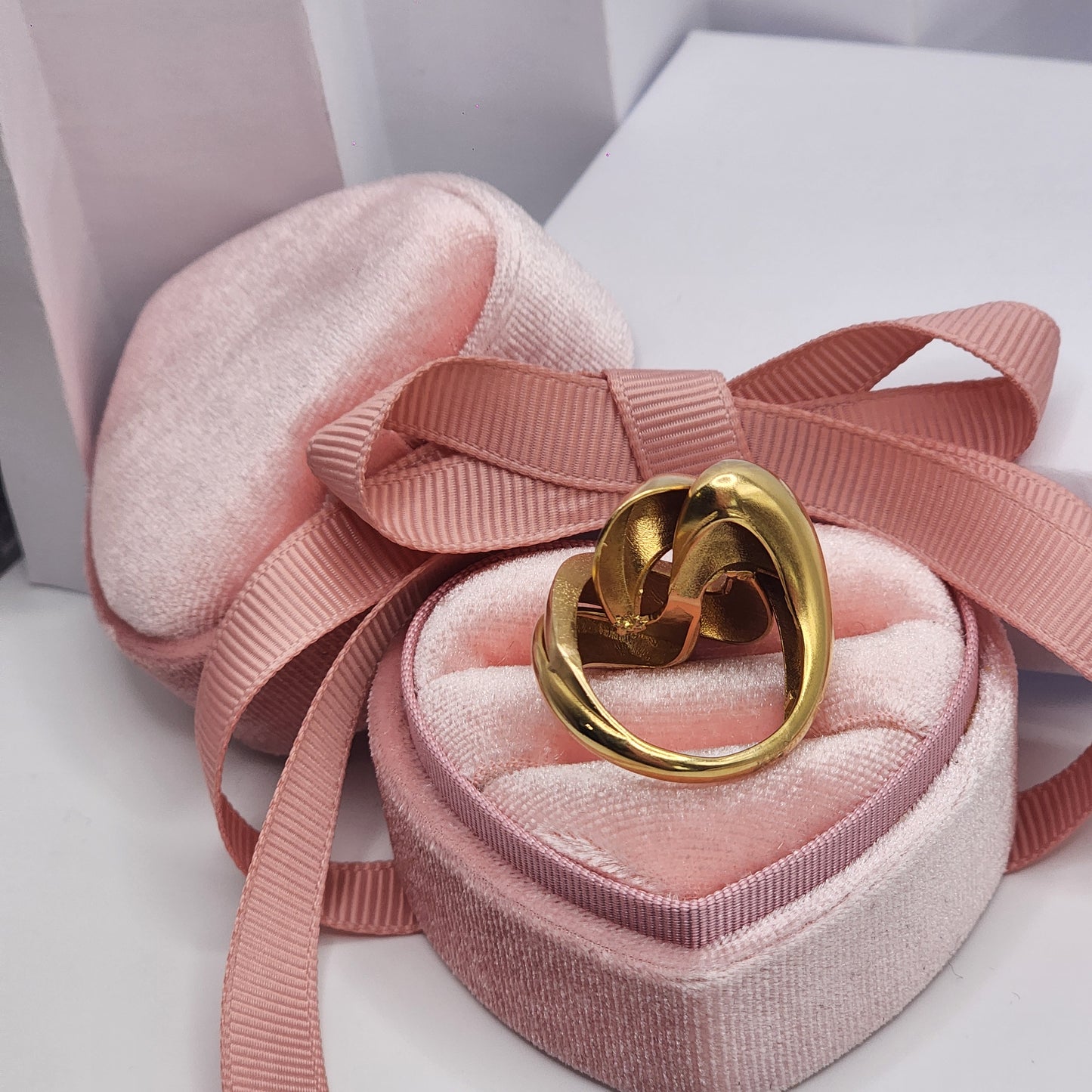 Double Twisted Ring