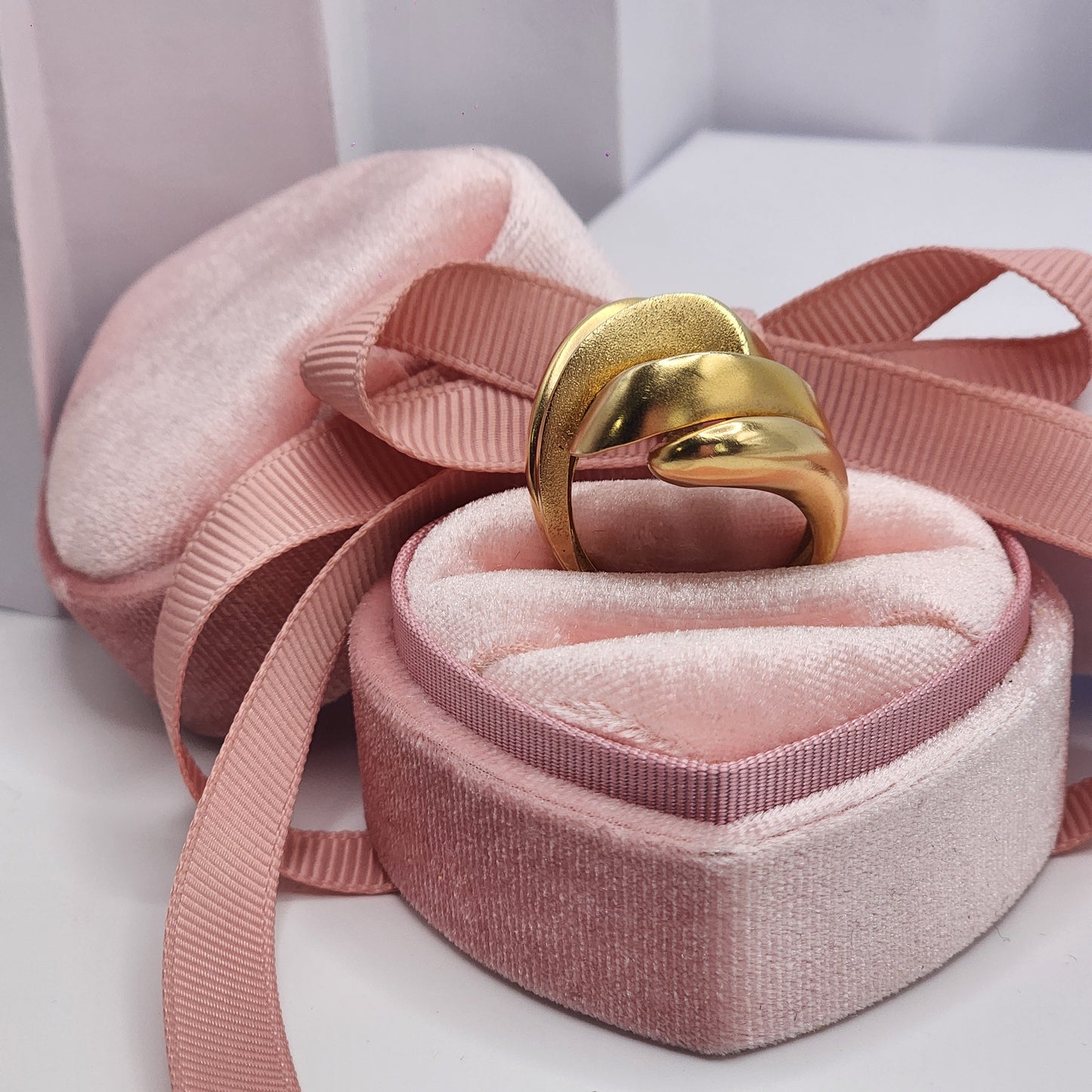 Double Twisted Ring
