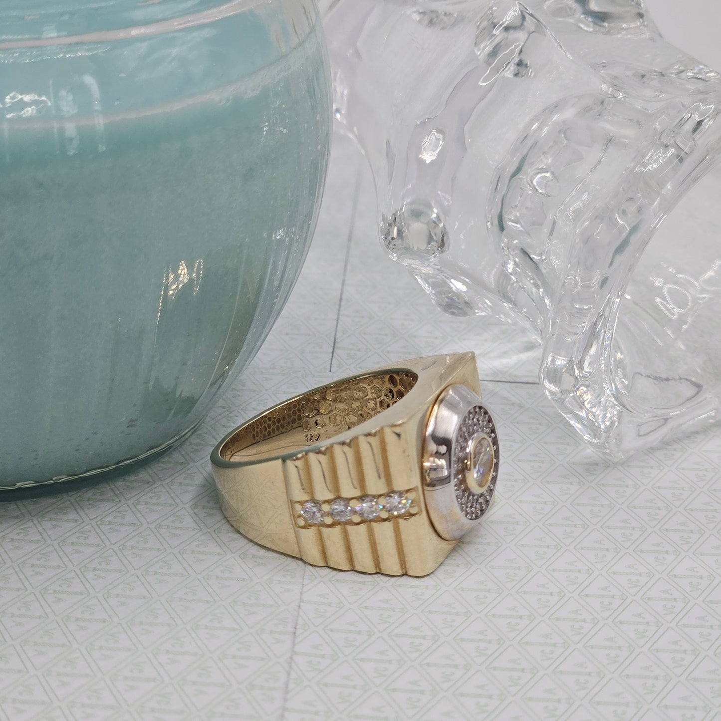 Central Round Zirconia Ring