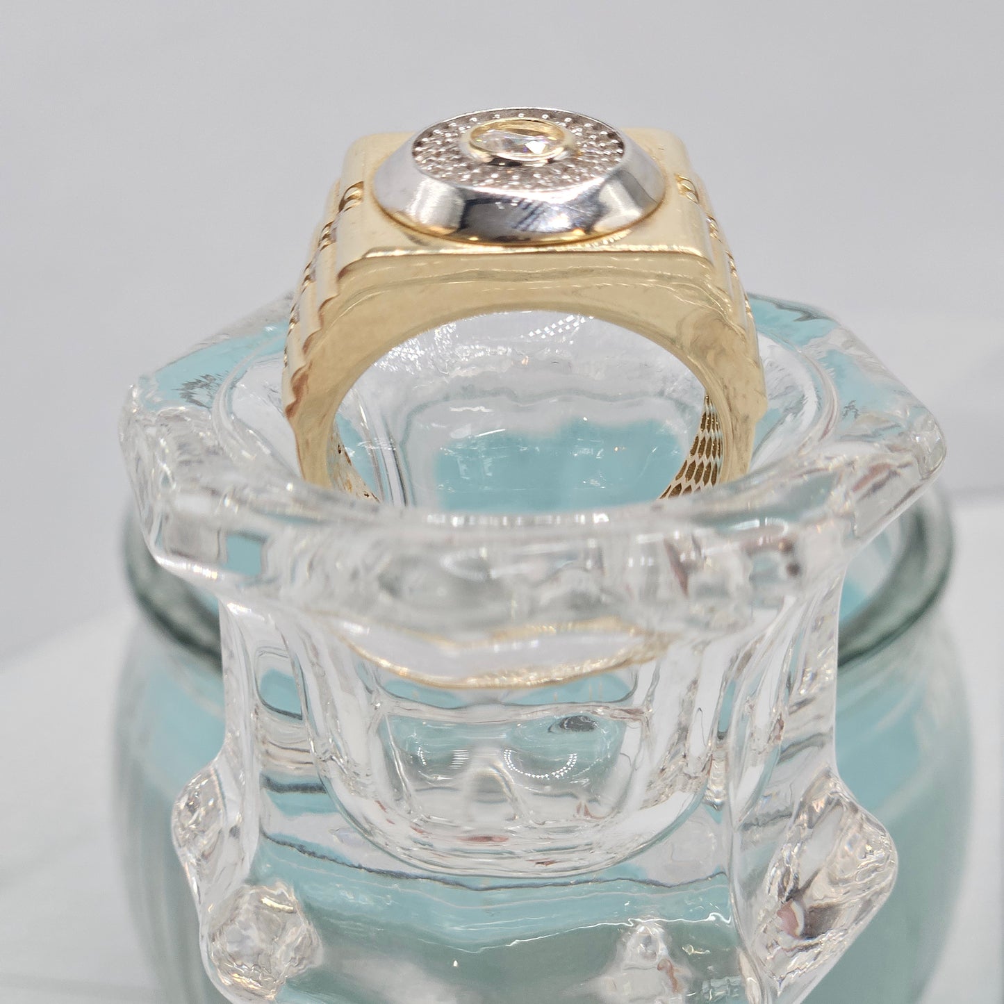 Central Round Zirconia Ring