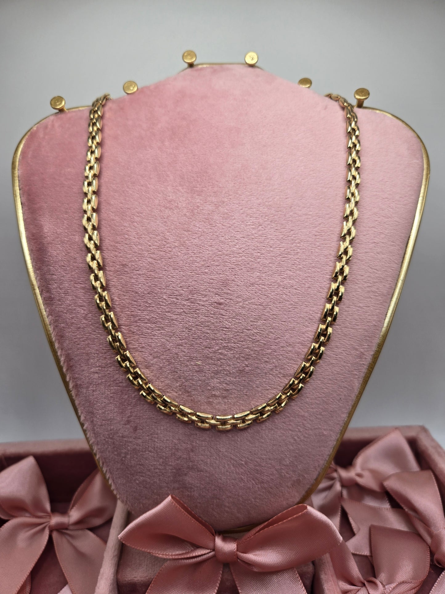 Clock Style Choker