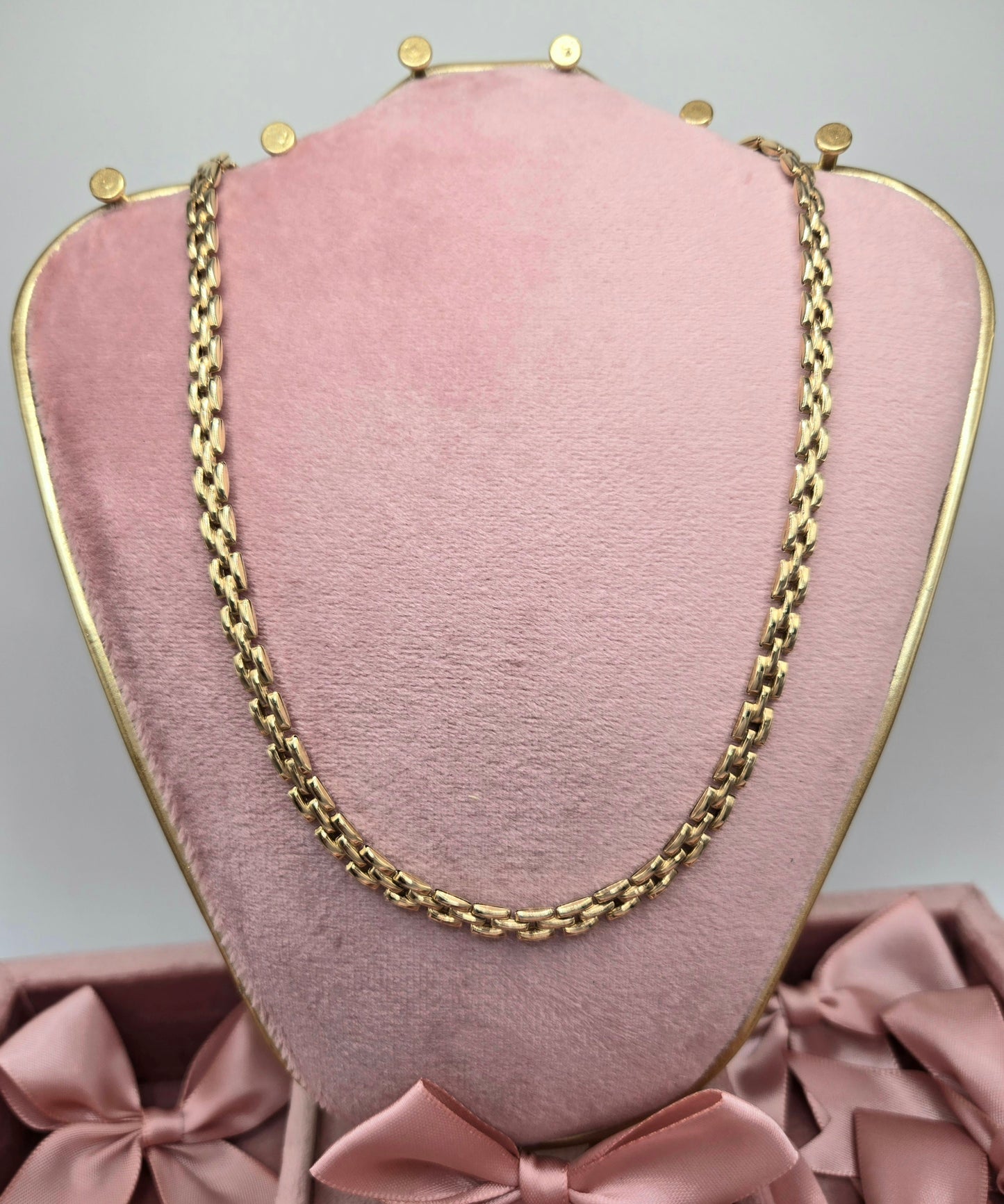 Clock Style Choker