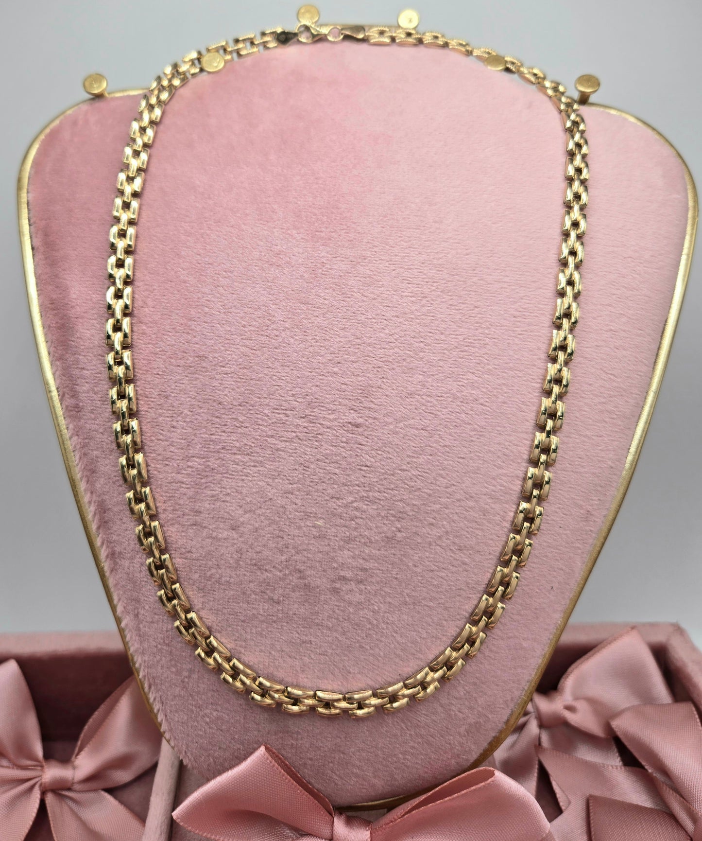 Clock Style Choker