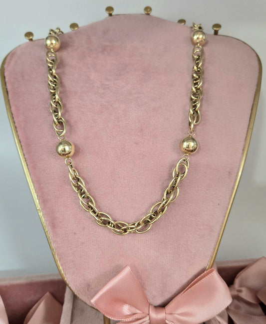 Oval Link Chain with Knot and Balls