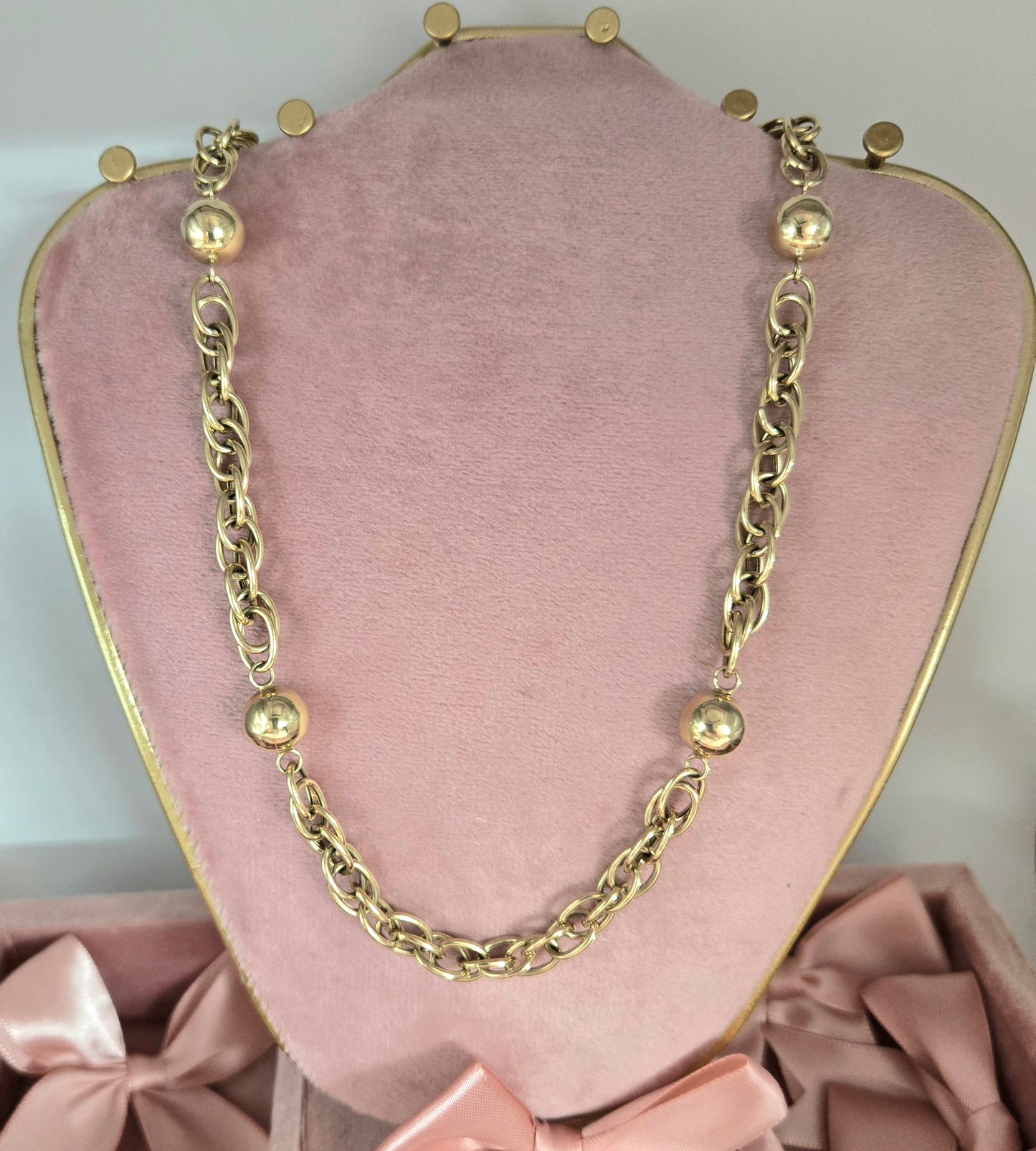 Oval Link Chain with Knot and Balls
