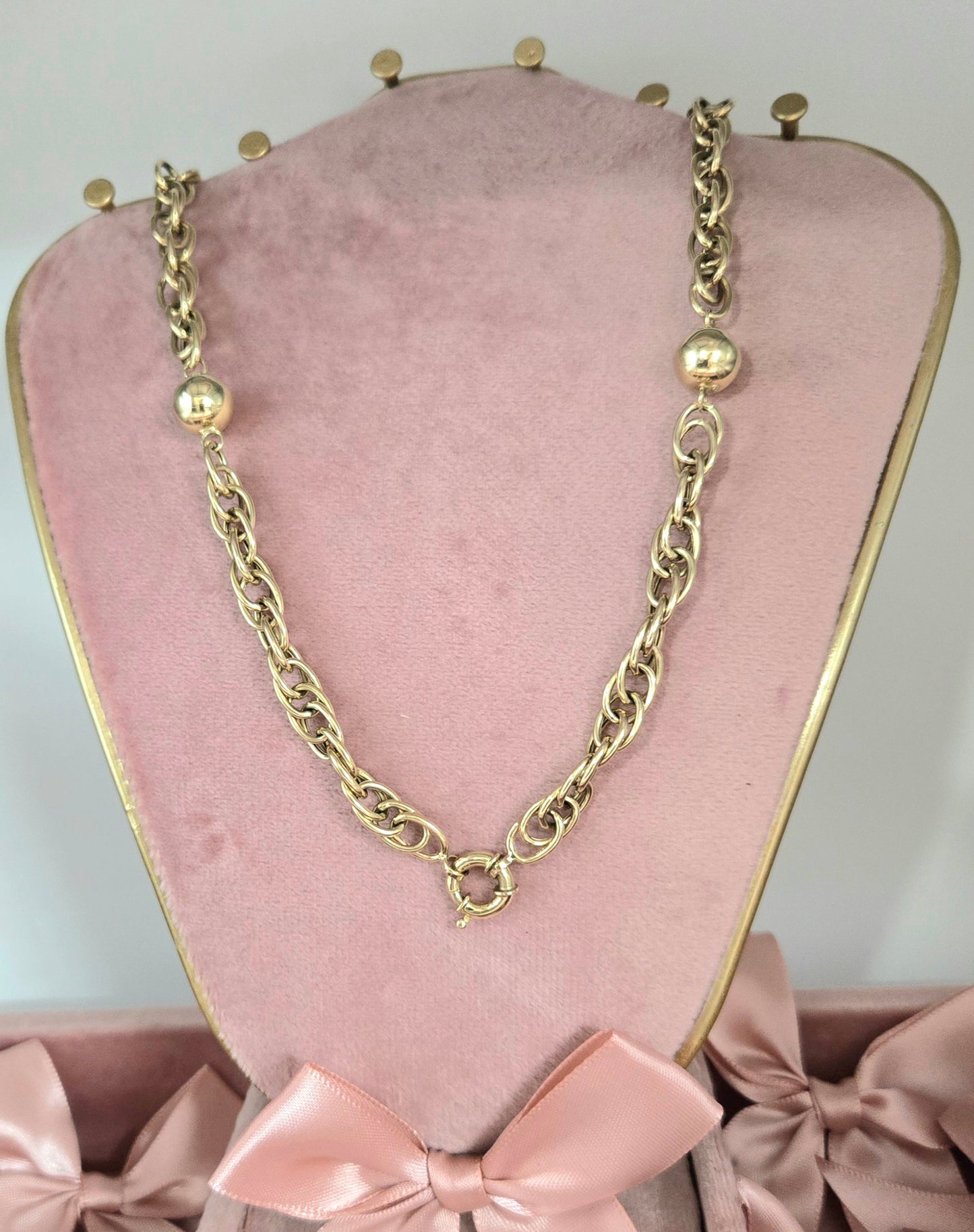 Oval Link Chain with Knot and Balls