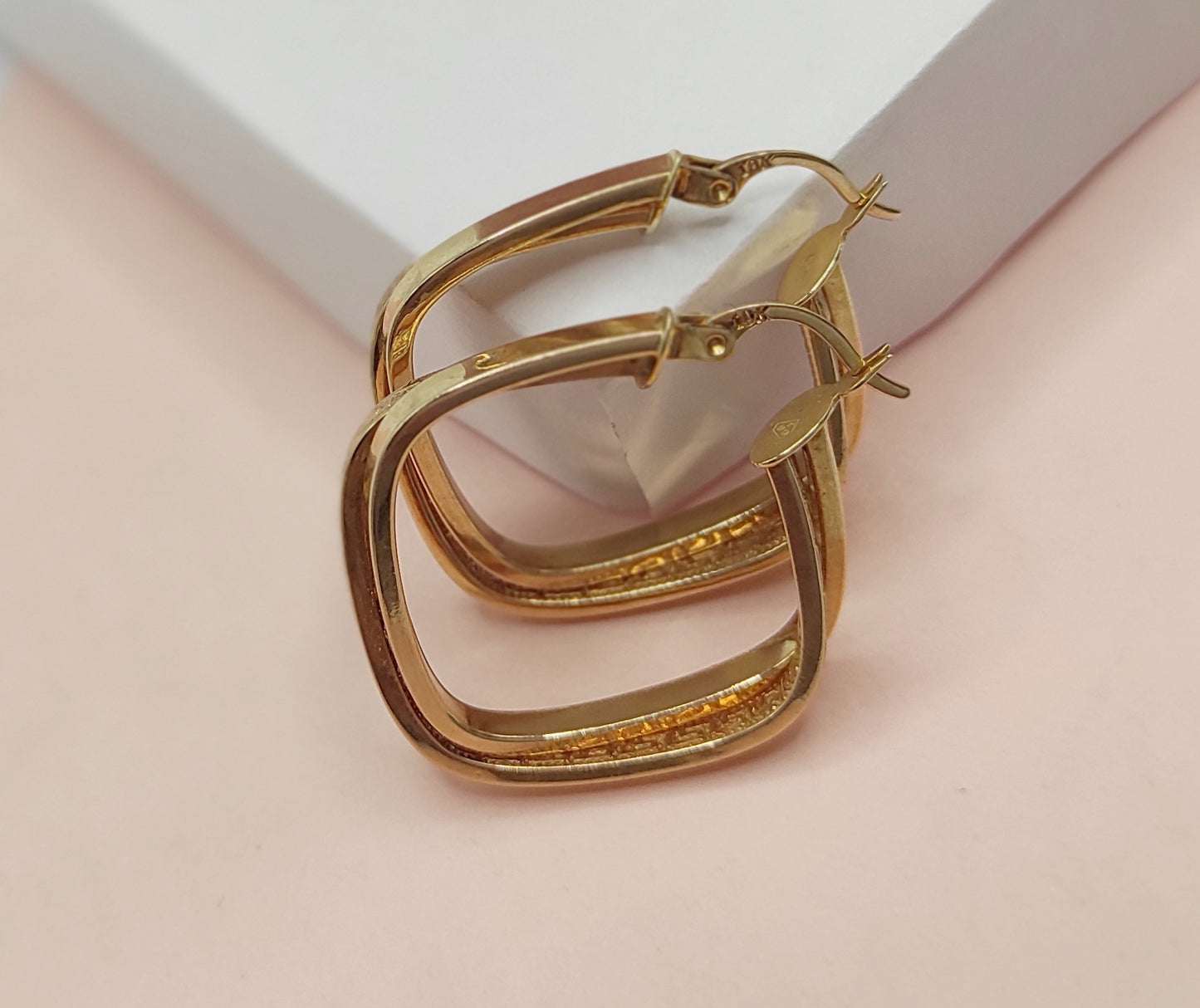Double Rhombus Hoops